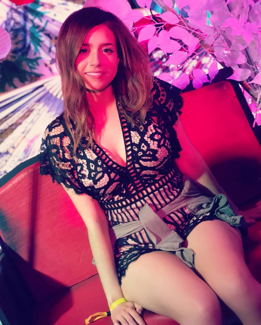 Im addicted to pokimane's sexy thighs Im addicted to pokimane's sexy thighs