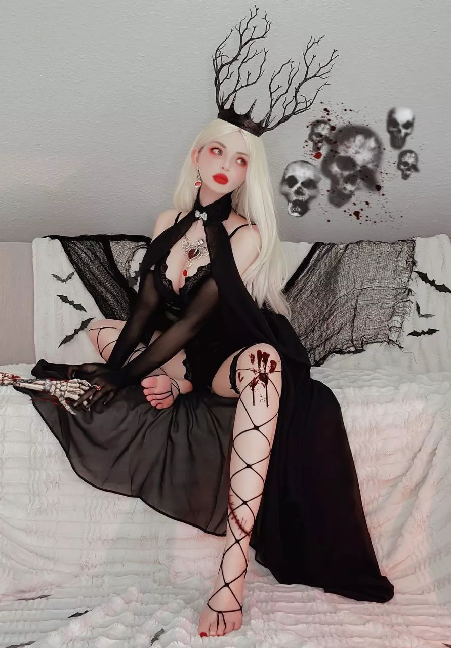 I’m alive but I‘m dead, hear my voice up in your head 🃏