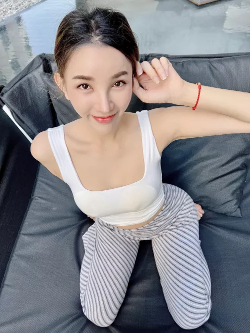 I’m already down on my knees, what are you waiting for? 🥰