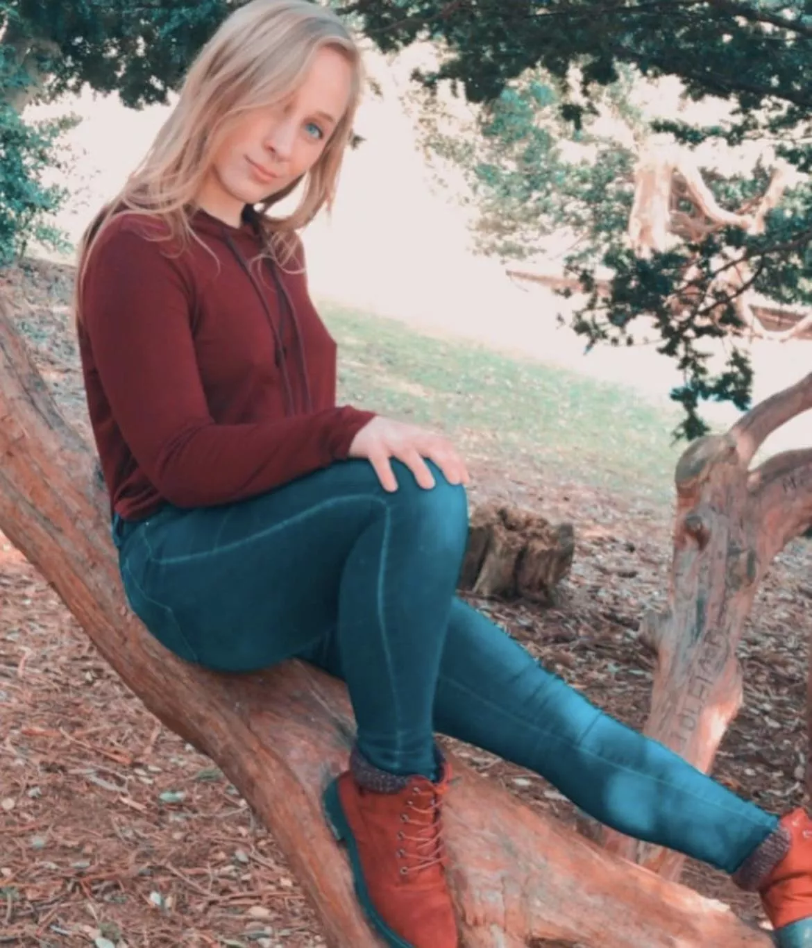 I’m an diaper girl that likes to show off my dirty diapers on my snap. Make sure you add my snap and message me “diaper” so I can add you to the private story. Snap abbyrb2021