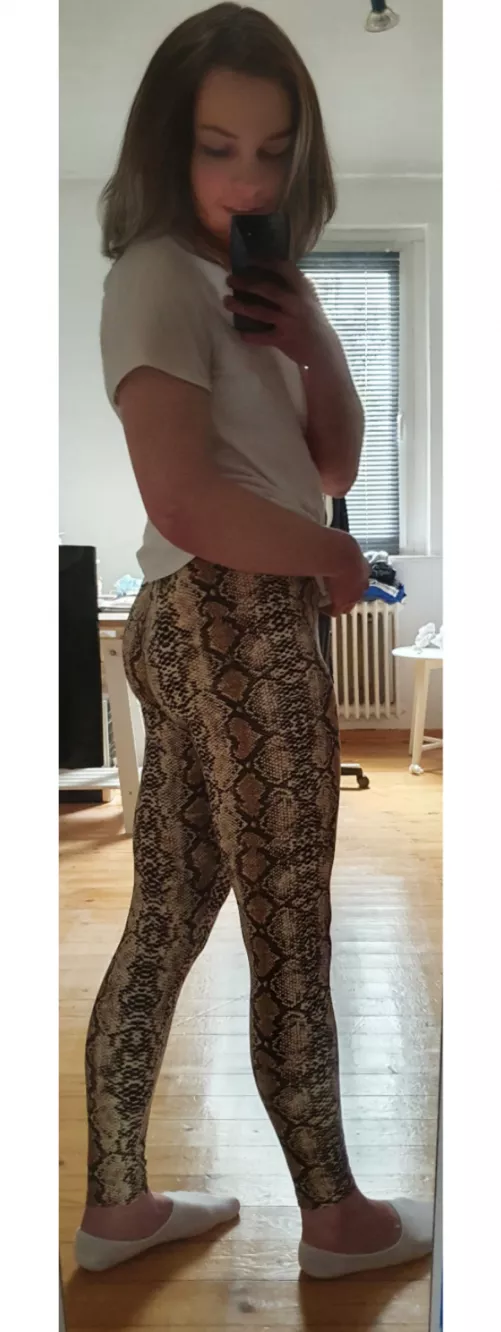 I'm back 🙈 Next picture naked? 😏