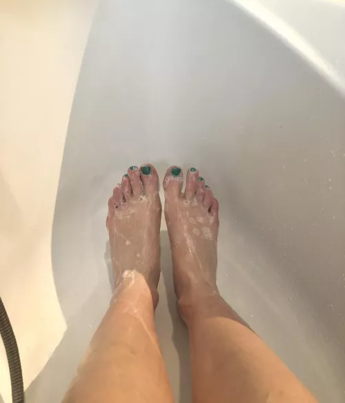 I'm back with soapy feet π£