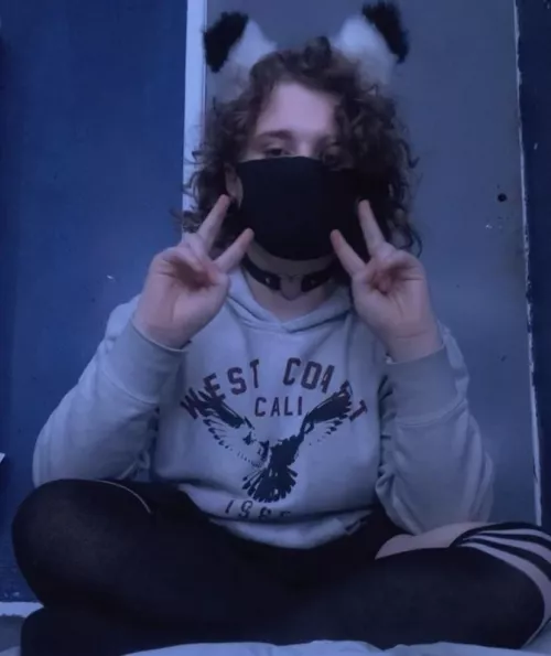 Im bored, i want cuddles 😖 Im bored, i want cuddles 😖