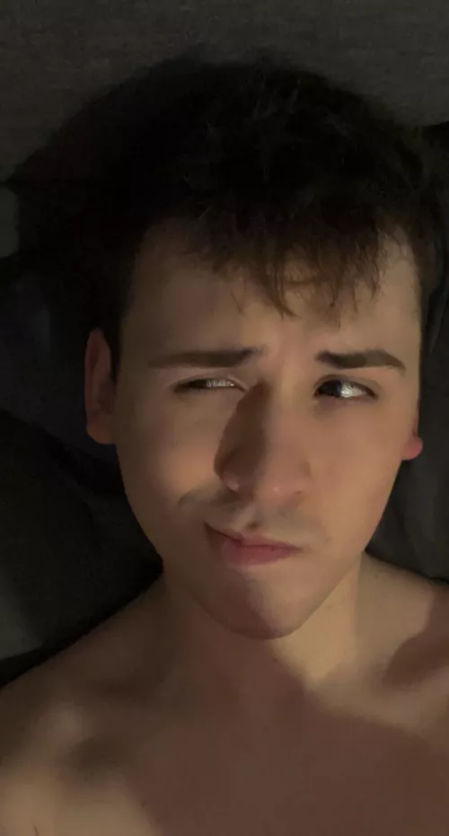 I’m bored in bed anyone wanna talk? I’m bored in bed anyone wanna talk?