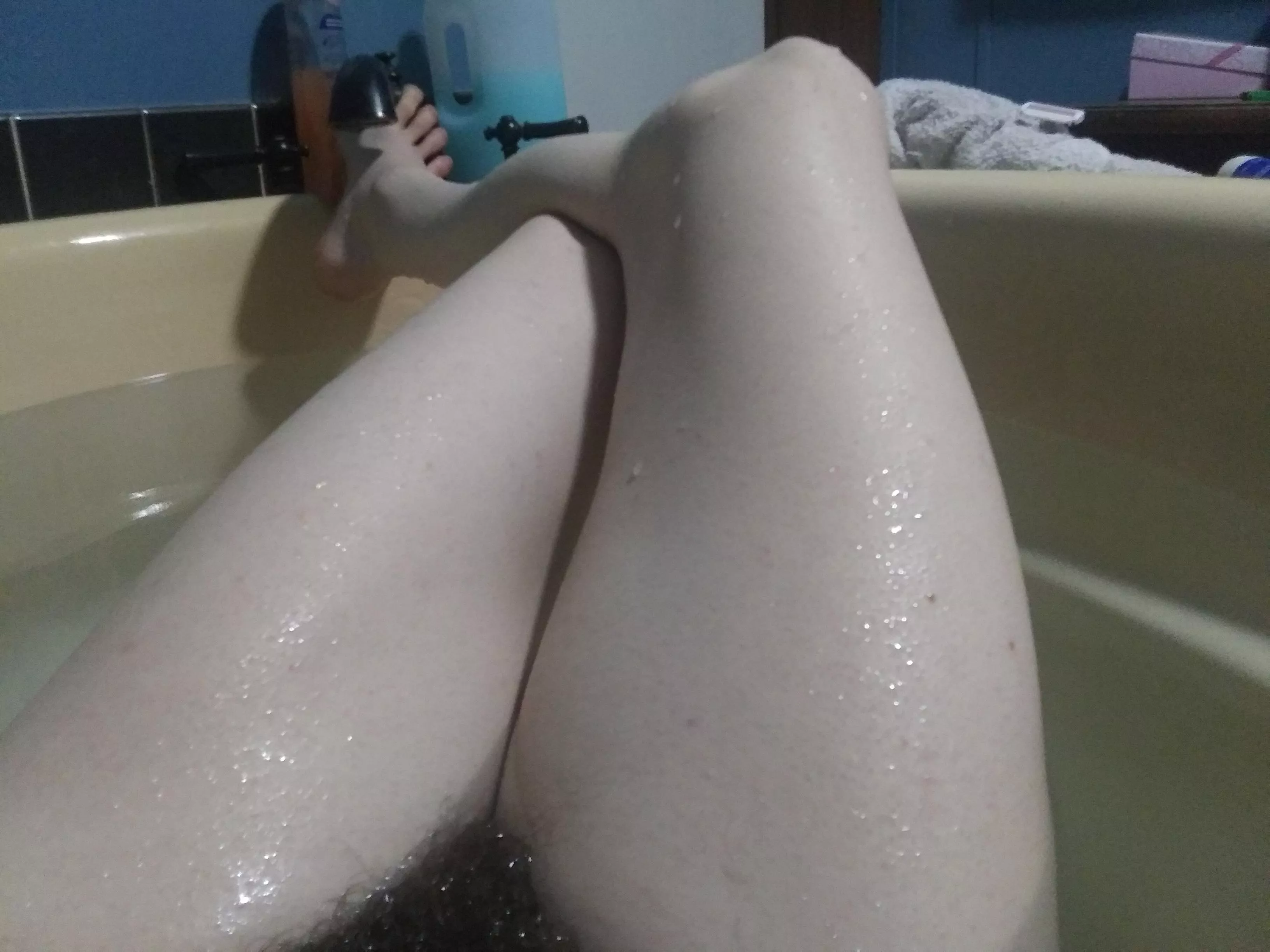 I'm cozie in a bath, who wants to join me?~ I'm cozie in a bath, who wants to join me?~