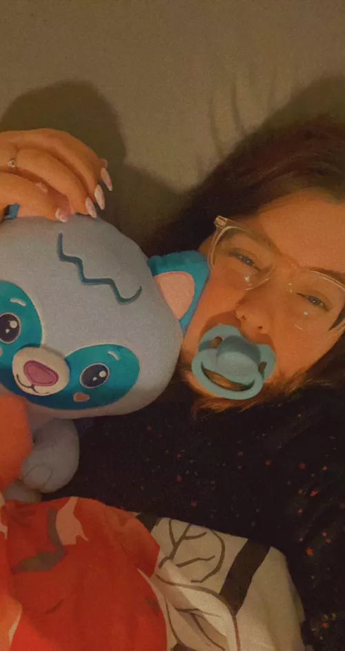 i’m doing my college placement virtually today but i had a tough morning so im taking my lunch break to be cute and smol and cuddle rosco 💕