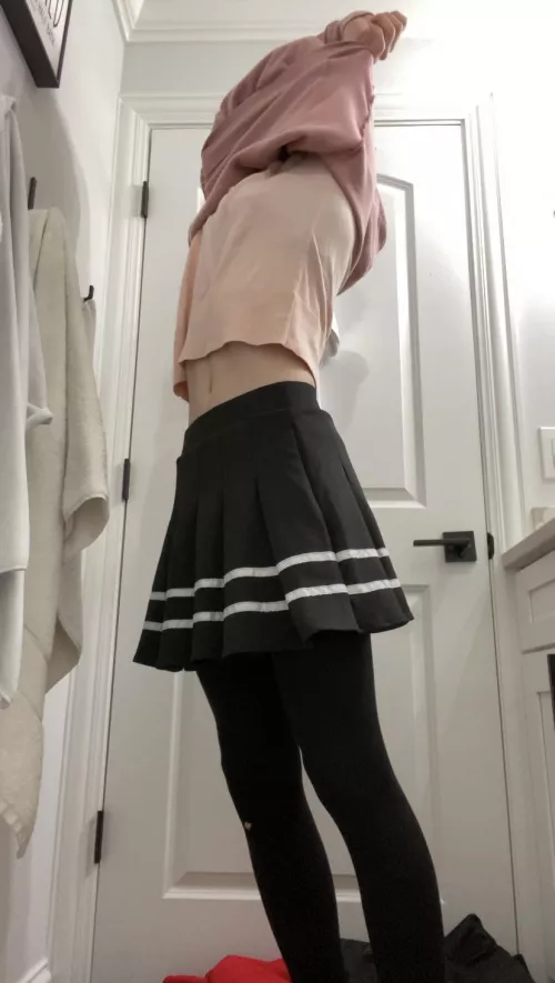 I’m feeling really dysphoric and hate being so tall. At least the fake boobs help :/ I’m feeling really dysphoric and hate being so tall. At least the fake boobs help :/