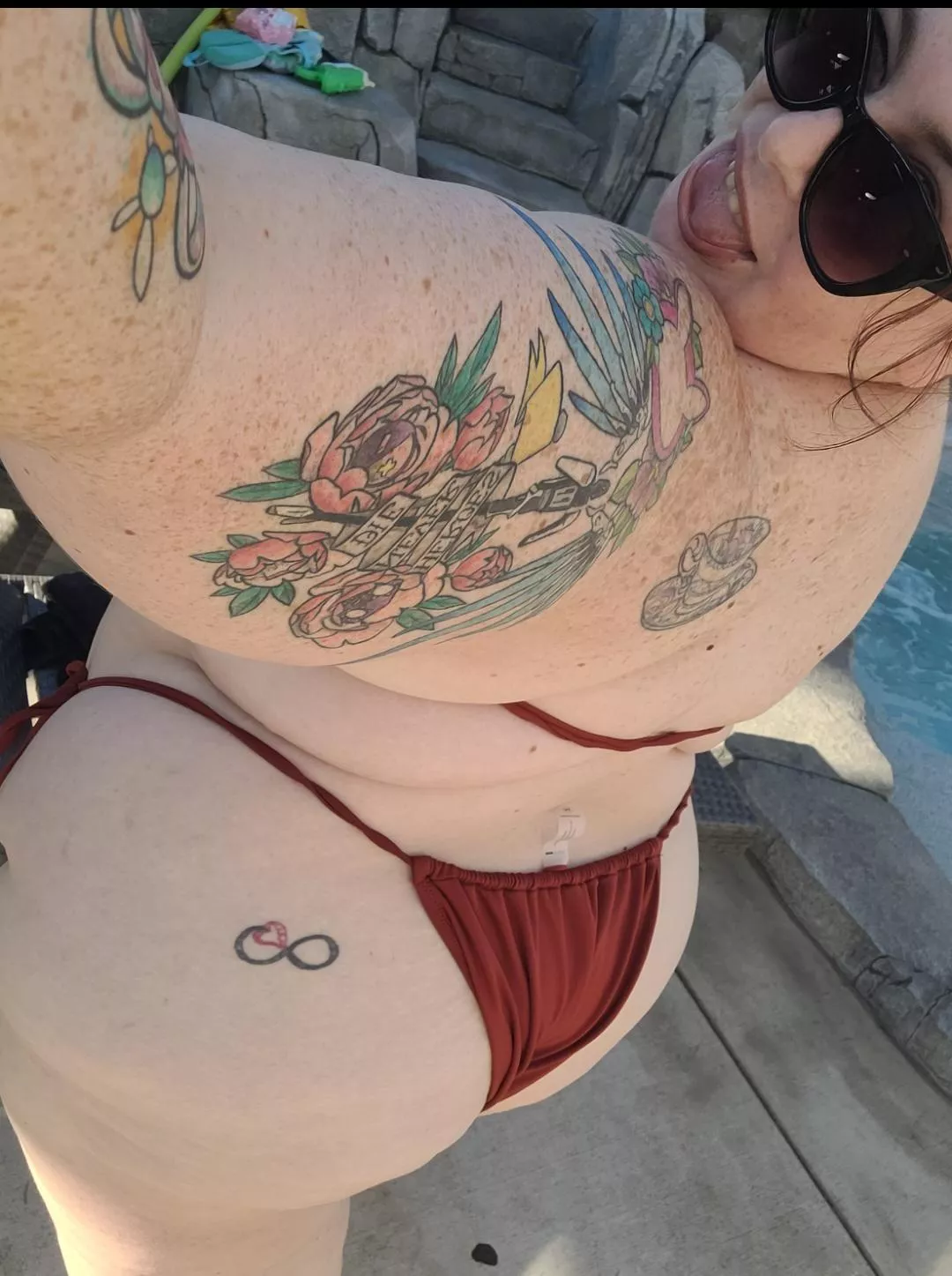 I'm fun at pool parties ❤️