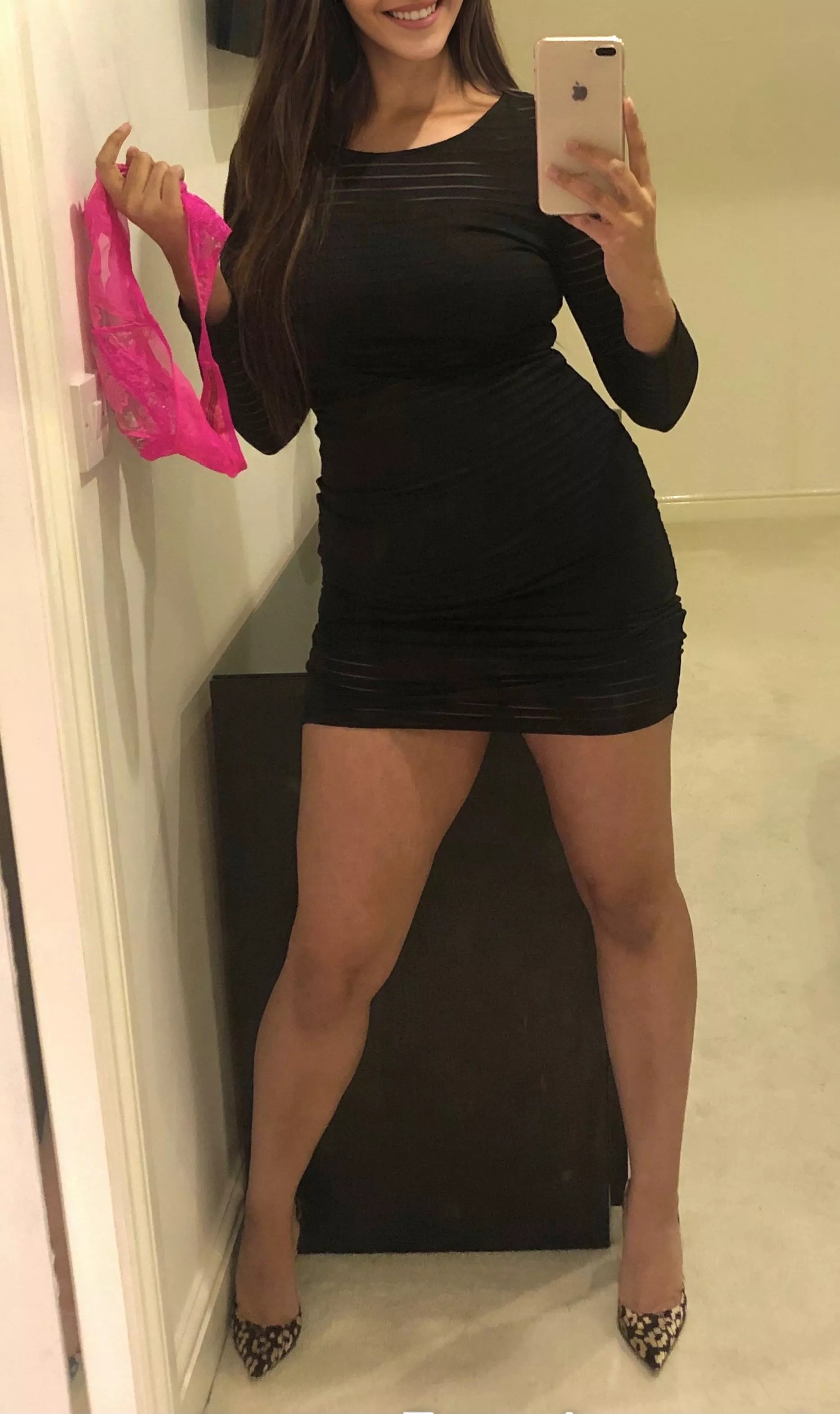 I'm going out tonight for Xmas eve drinks with no panties on...🙊😉