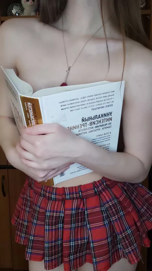 I'm going to read a book, and you're going to stick your hard cock in my buns, aren't you?๐๐๐ฅ Come in soon, I'm ready.๐คฉ More in Link Below