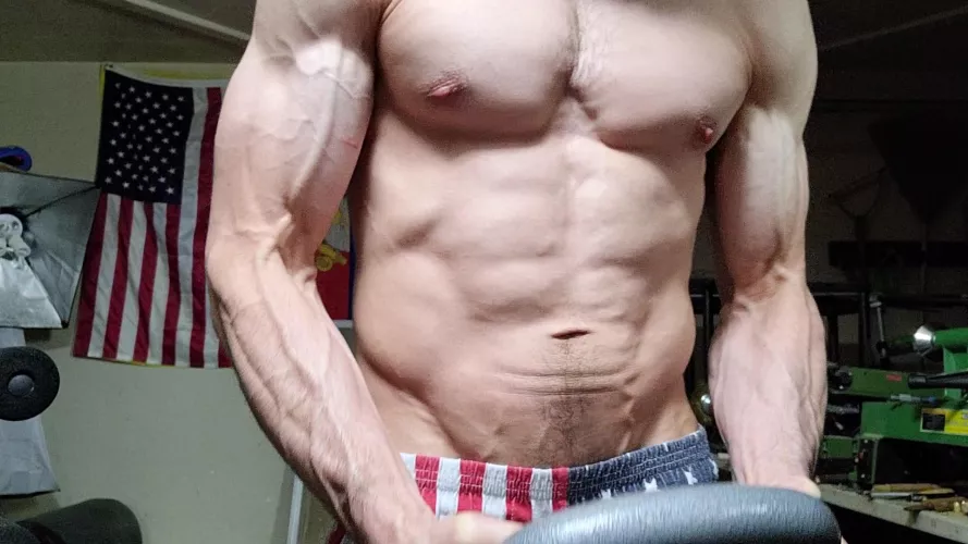 I'm going to start kettlebell training again, to get my forms pumped this year, let's go I'm going to start kettlebell training again, to get my forms pumped this year, let's go