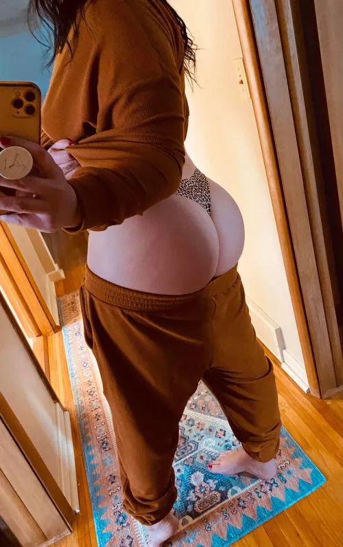 Im gonna let my booty do all the talking.