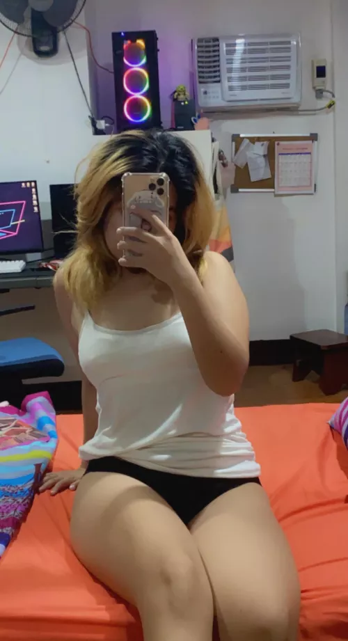 Iโm in bed and boredโฆany requests?๐