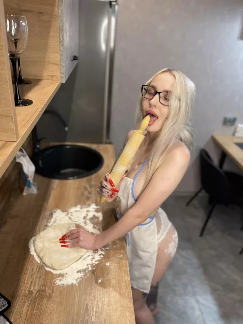 im in that mood that i suck on everything