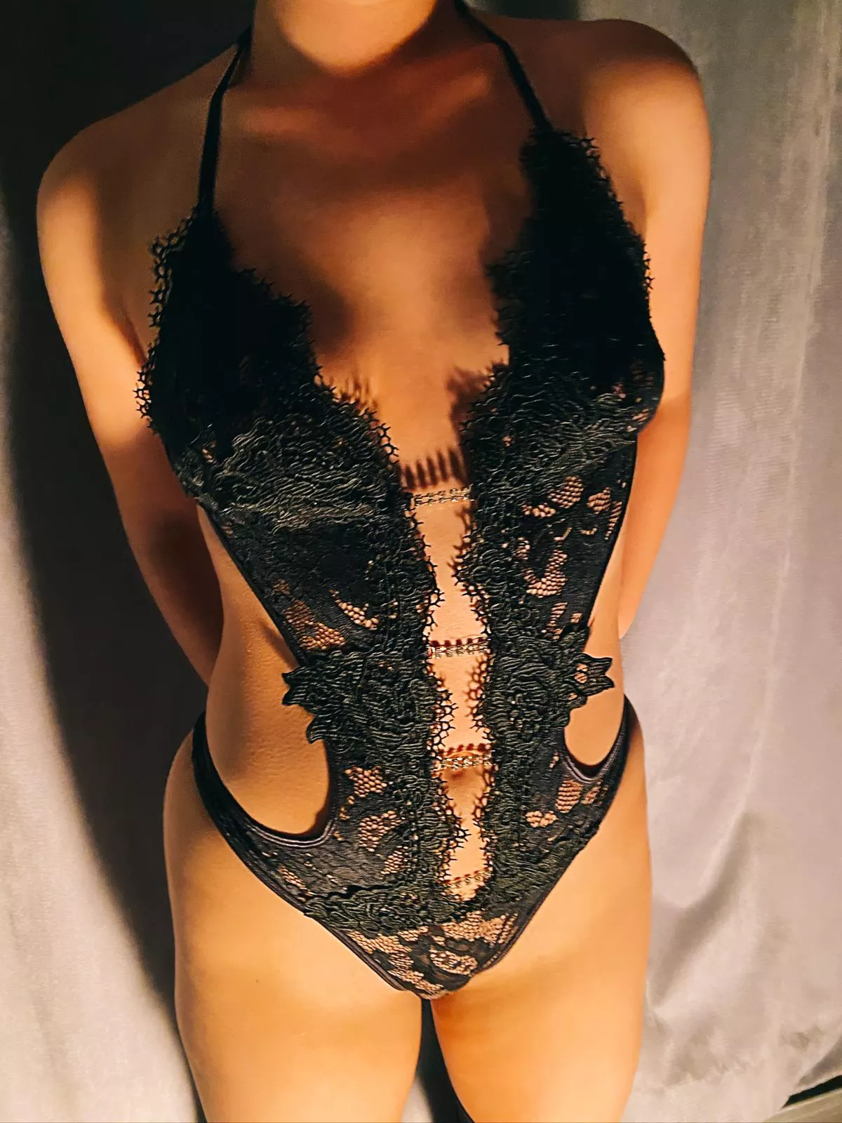 I'm isolating on Christmas and equally drunk horny and sad as fuck and I'm gonna flash everyone who asks me! A Xmas gift for you 🎄👅