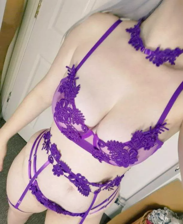 Im just a britsh milf wanting to be fucked😈😈💜💜