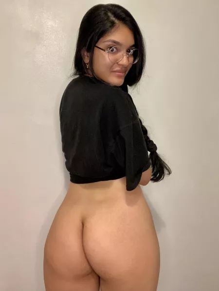 I’m just a horny Pakistani slut