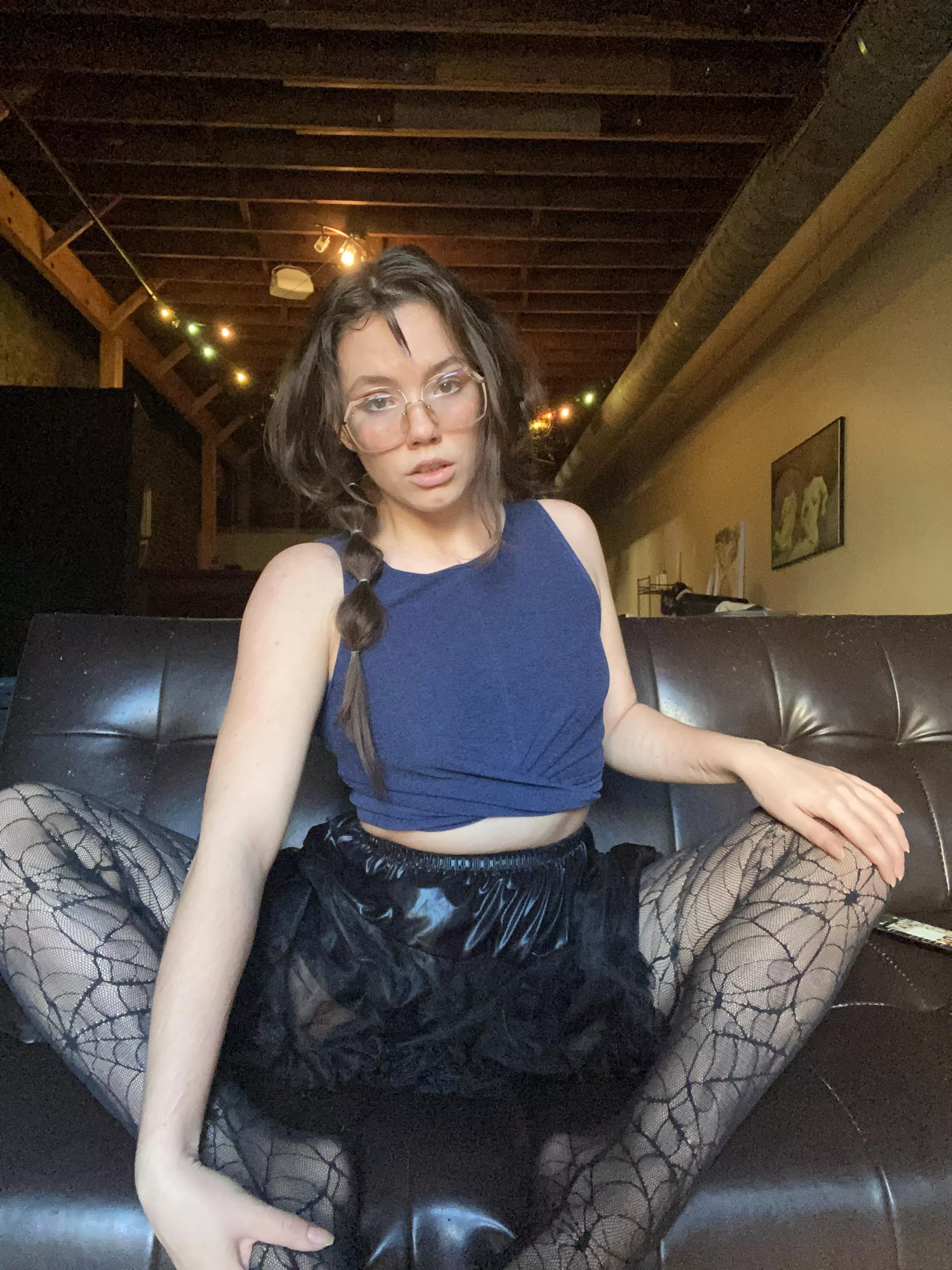 I’m just a shy 18 yr old girl who likes to take sexy pics sh the thrill turns me on