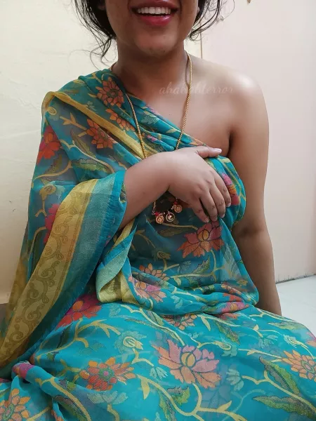 I'm just an Indian wife who loves smiling and humping 🤭