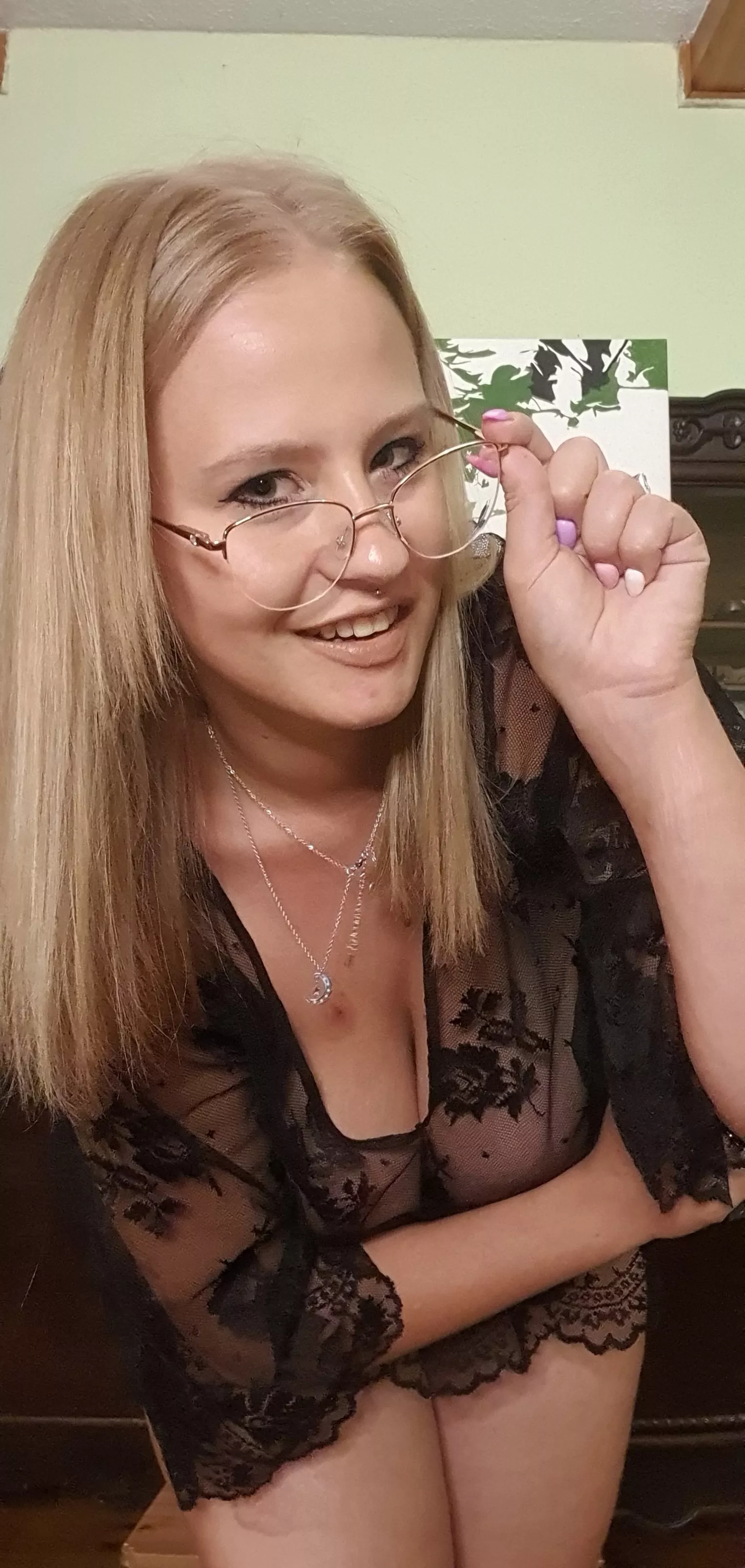 I'm just getting around to painting the picture, yes, the one in the back. Kisses [F]