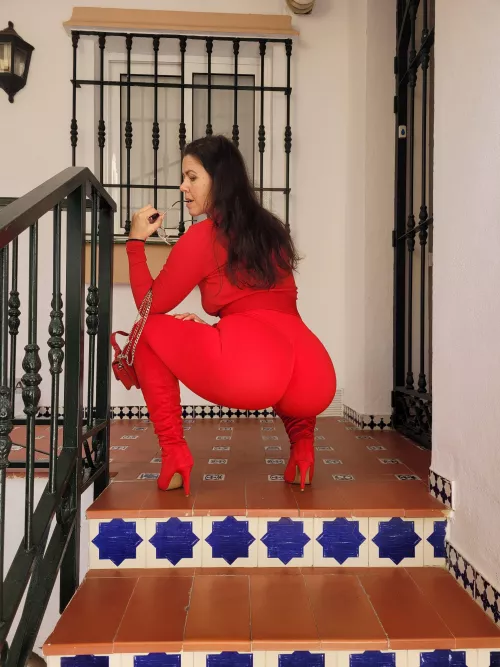 Im just your milf next door😊