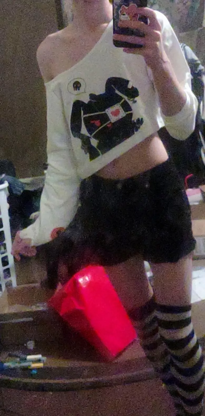 Im kinda really liking this shirt as of late, hope y'all like ^~^