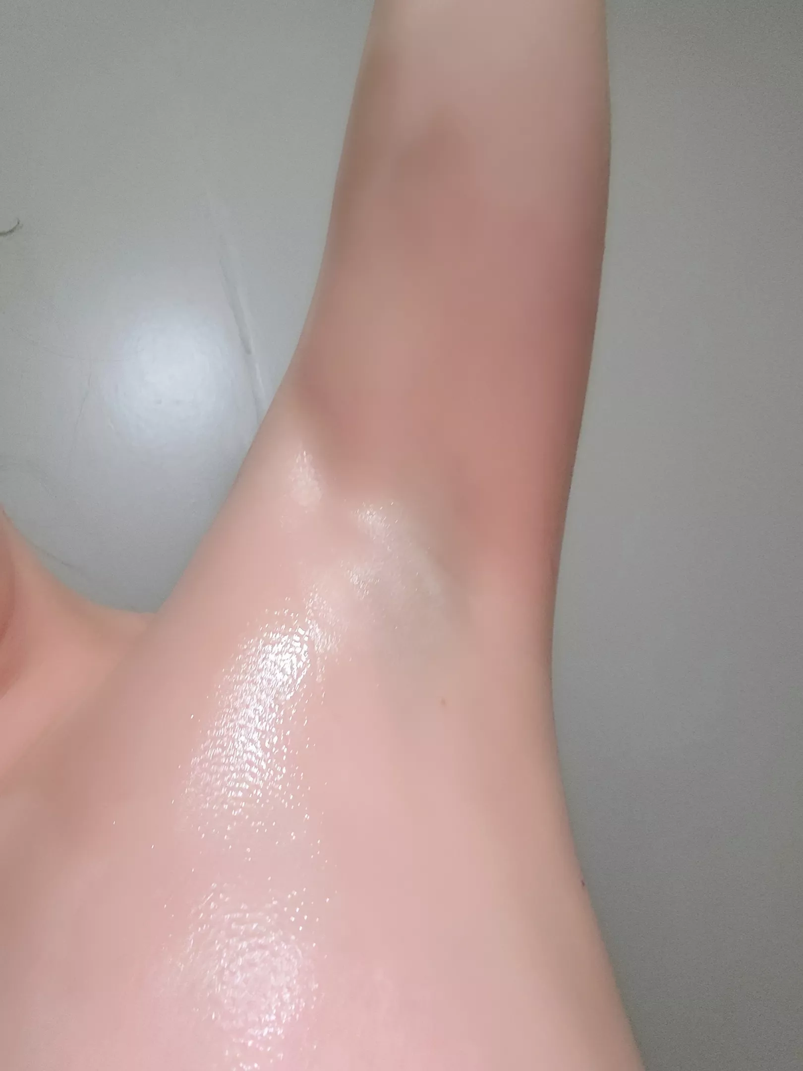 I'm Lainey primarily a foot fetish model... here's my first amateur attempt into the armpit fetish 🖤