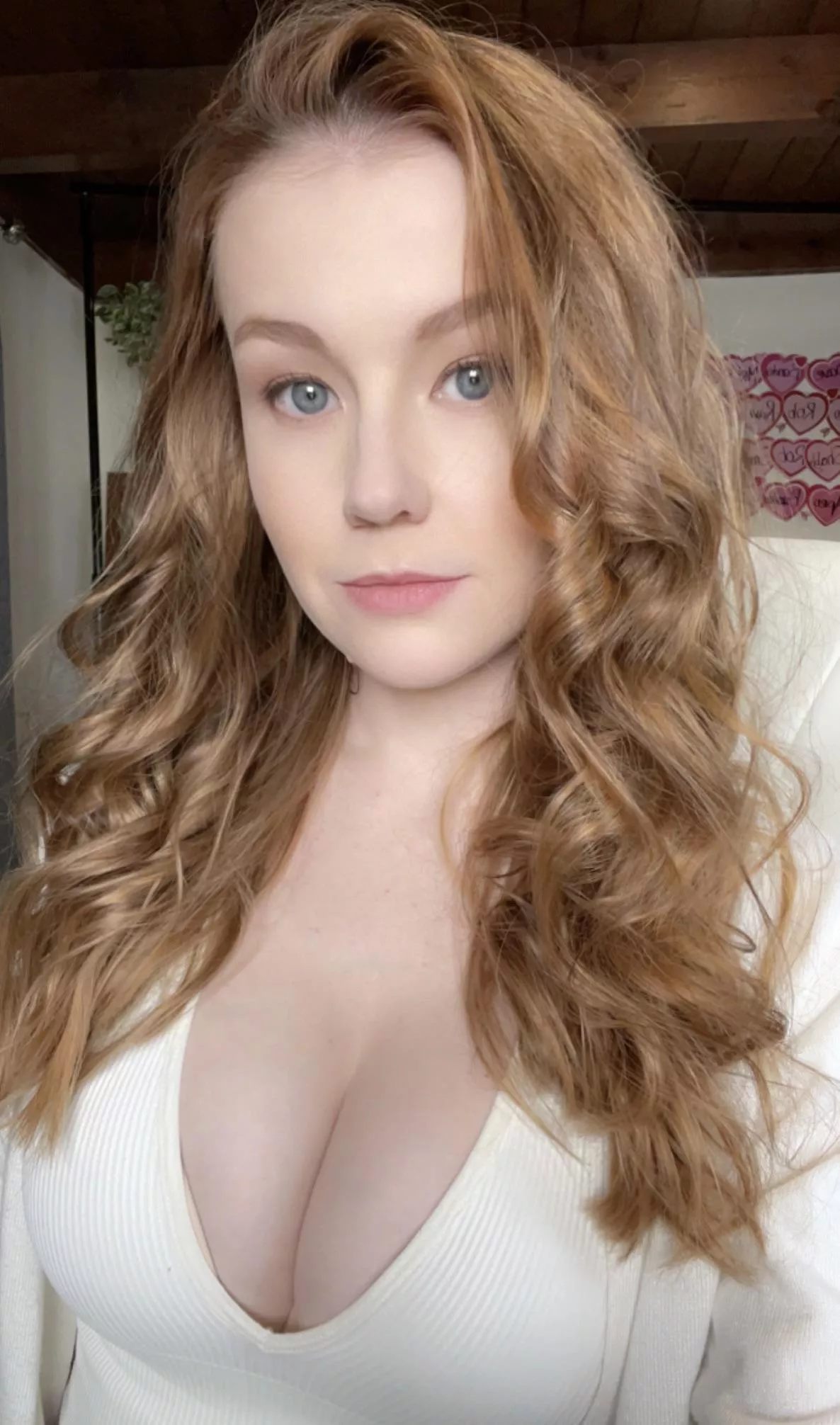 I’m live on twitch if anyone wants to come say hi 😋 /EmilyBloomShow