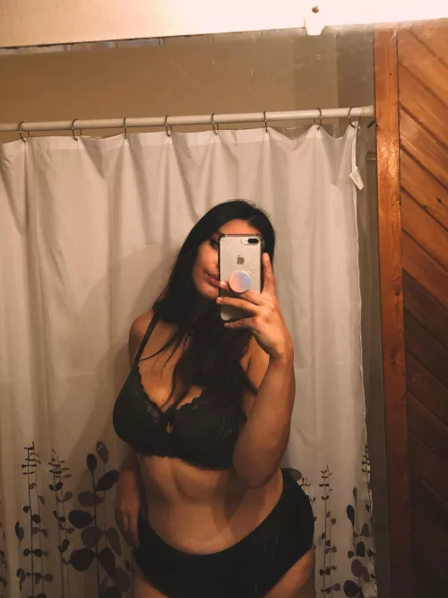 Iβm lonely tonight :( wanna help?