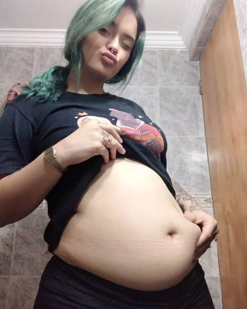 I'm looking for feeders that are good and let me eat whatever I want haha! Kik and Instagram: @kg.belly