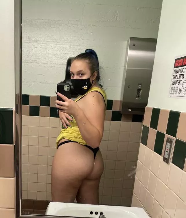 Iβm making the most of my bathroom break π Iβm making the most of my bathroom break π