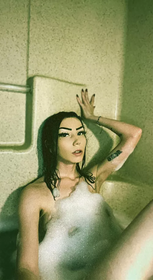 im naked under those bubbles 😳