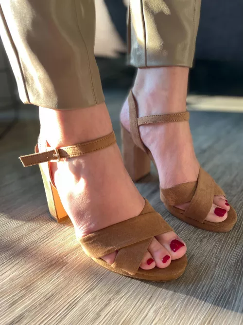 I'm new in the foot game. Do you like my feet? I'm new in the foot game. Do you like my feet?