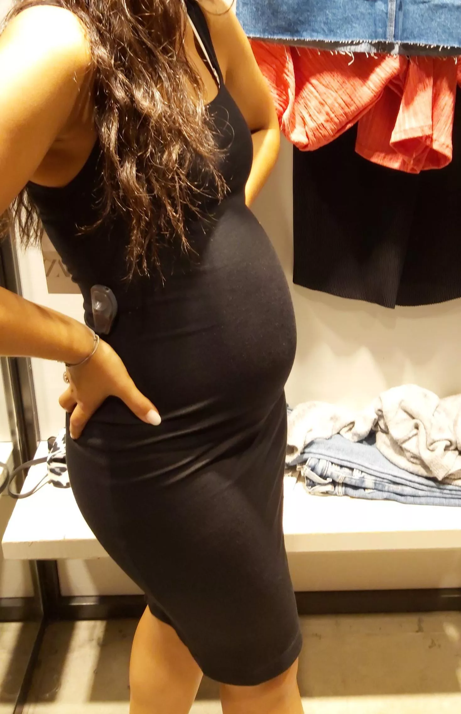 I'm new to this community and I'd love to hear your thoughts on me and my foodbaby 🤤 I want someone to talk to me about this (German works as well), AMA 😘 I'm 23 and I have more photos like this that I collected over the last year