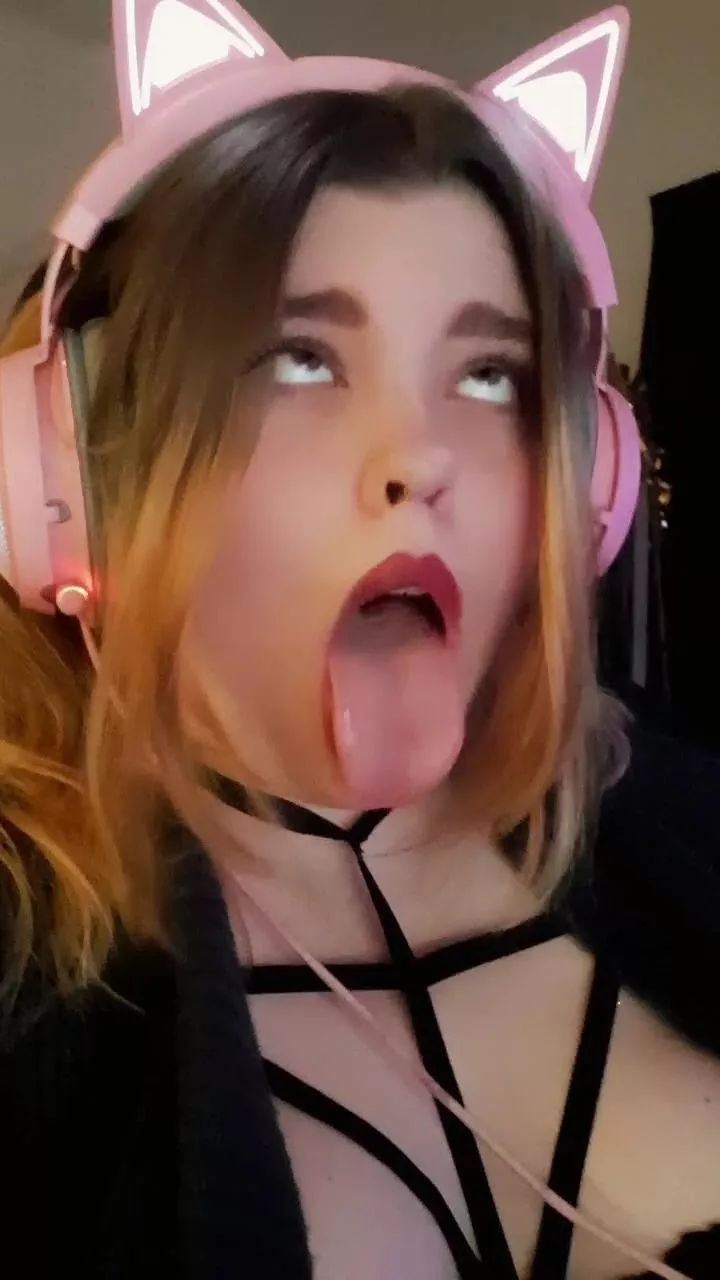 I'm not good with titles. I'm good with my mouth tho :)