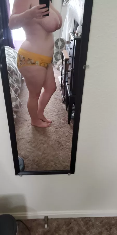 I'm not perfect but hope my curves make your dick happy anyways๐