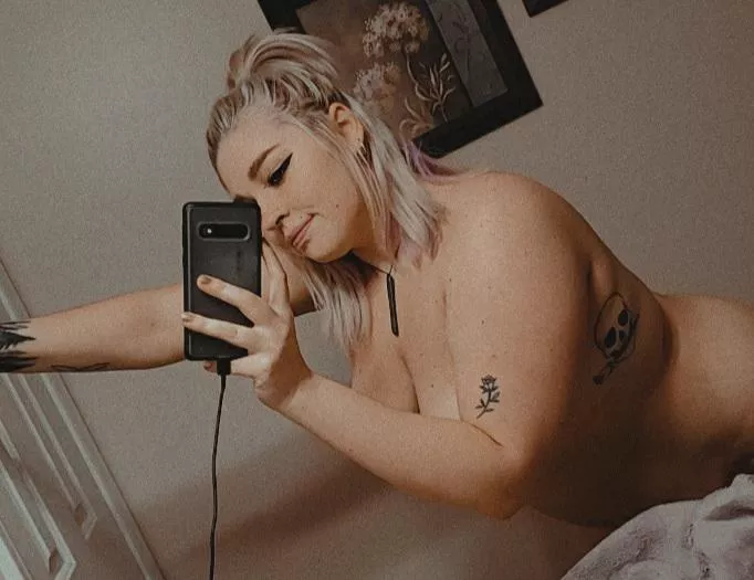 Im not really this tan but the lighting had my back ? You like my Skull? #NSFW #OC