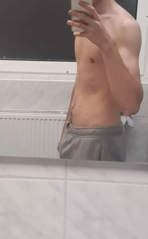 I'm not the best looking or the best at taking pic's ๐คท but any german cutiepie would like to be my little spoon? ๐๐