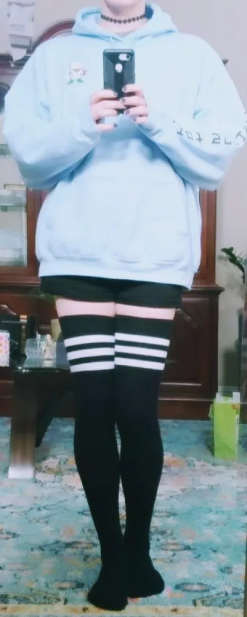 -I'm not too late for Friday am I?~ -I'm not too late for Friday am I?~