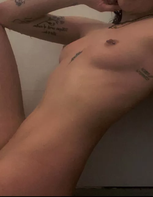 Iβm obsessed with taking aesthetic nudes ;)