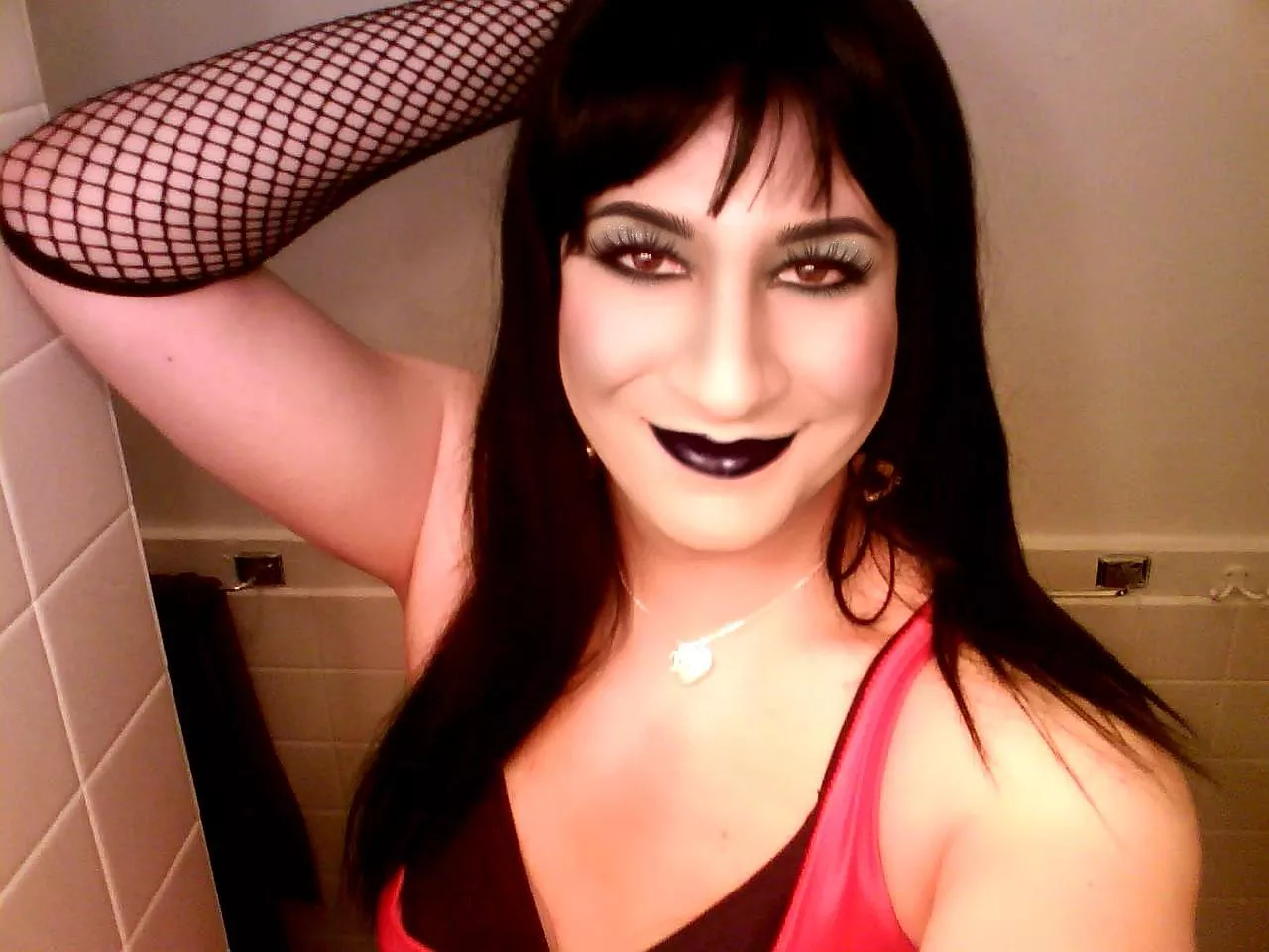 I'm off work the rest of the year and couldn't be happier 😌 🖤 Let's have fun!