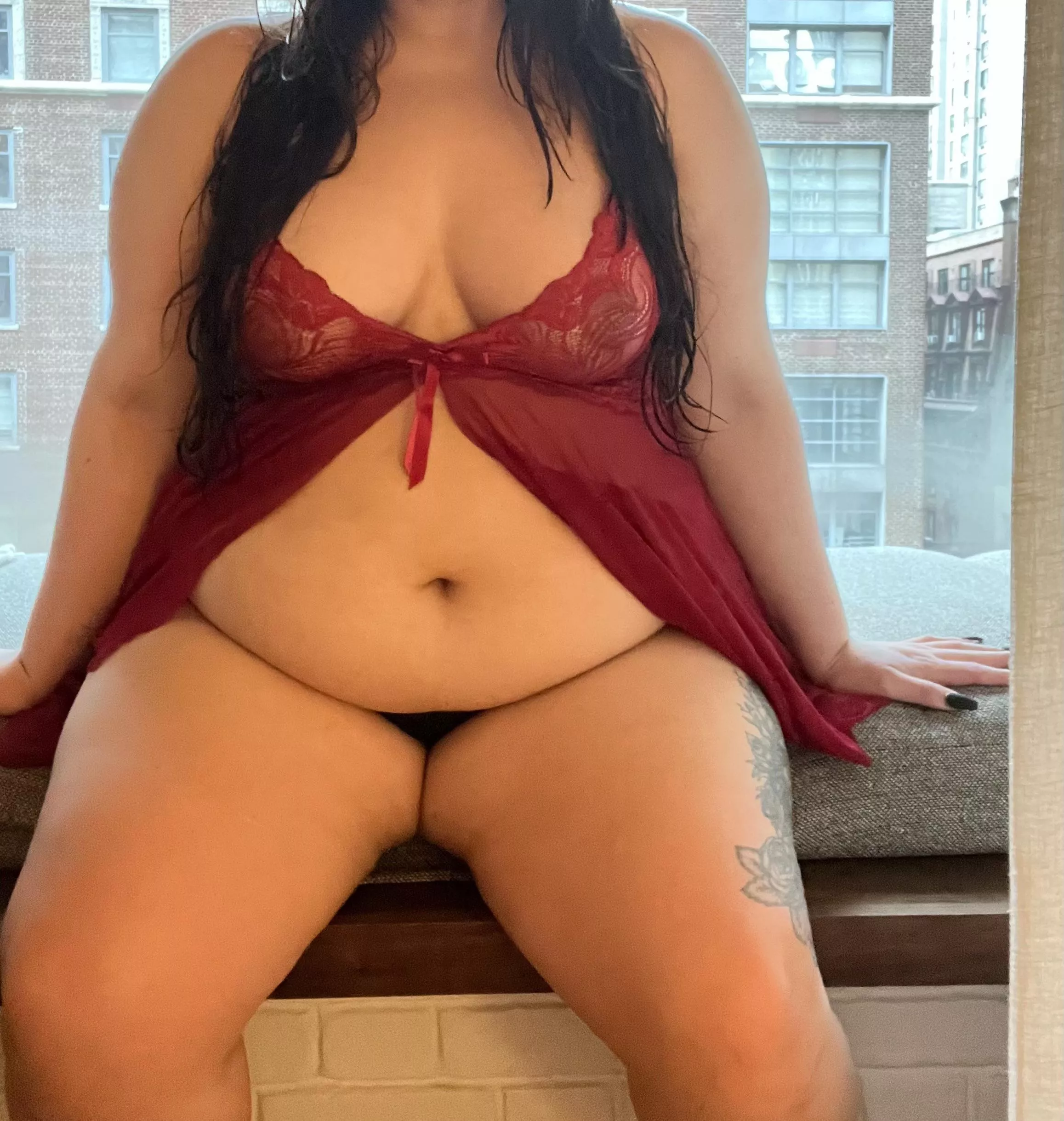 I’m on vacation! Anyone want to feed me pizza? 🍕