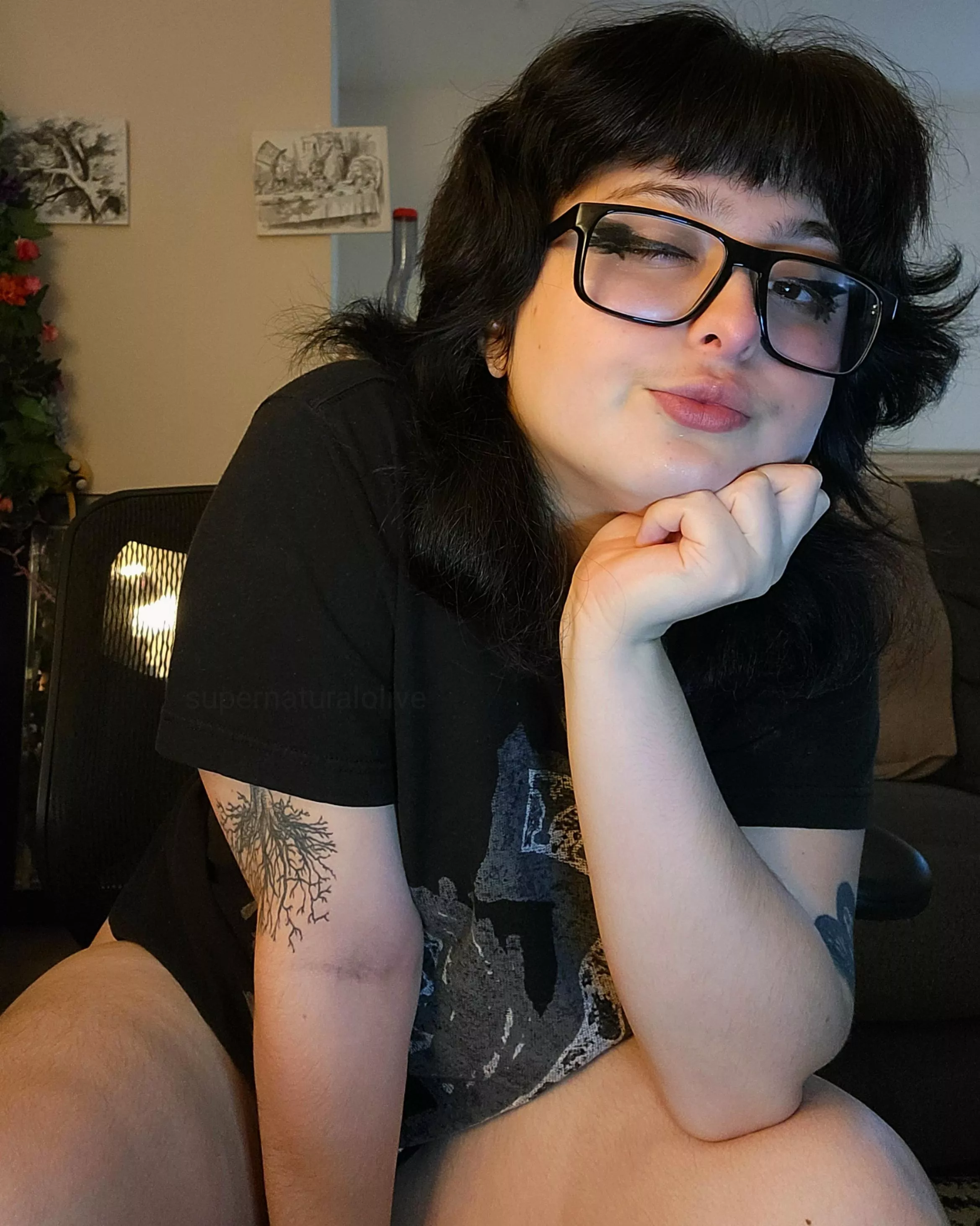 I'm really horny today, hope y'all are too? See you on Chaturbate? Link in comments ~ Qtolive