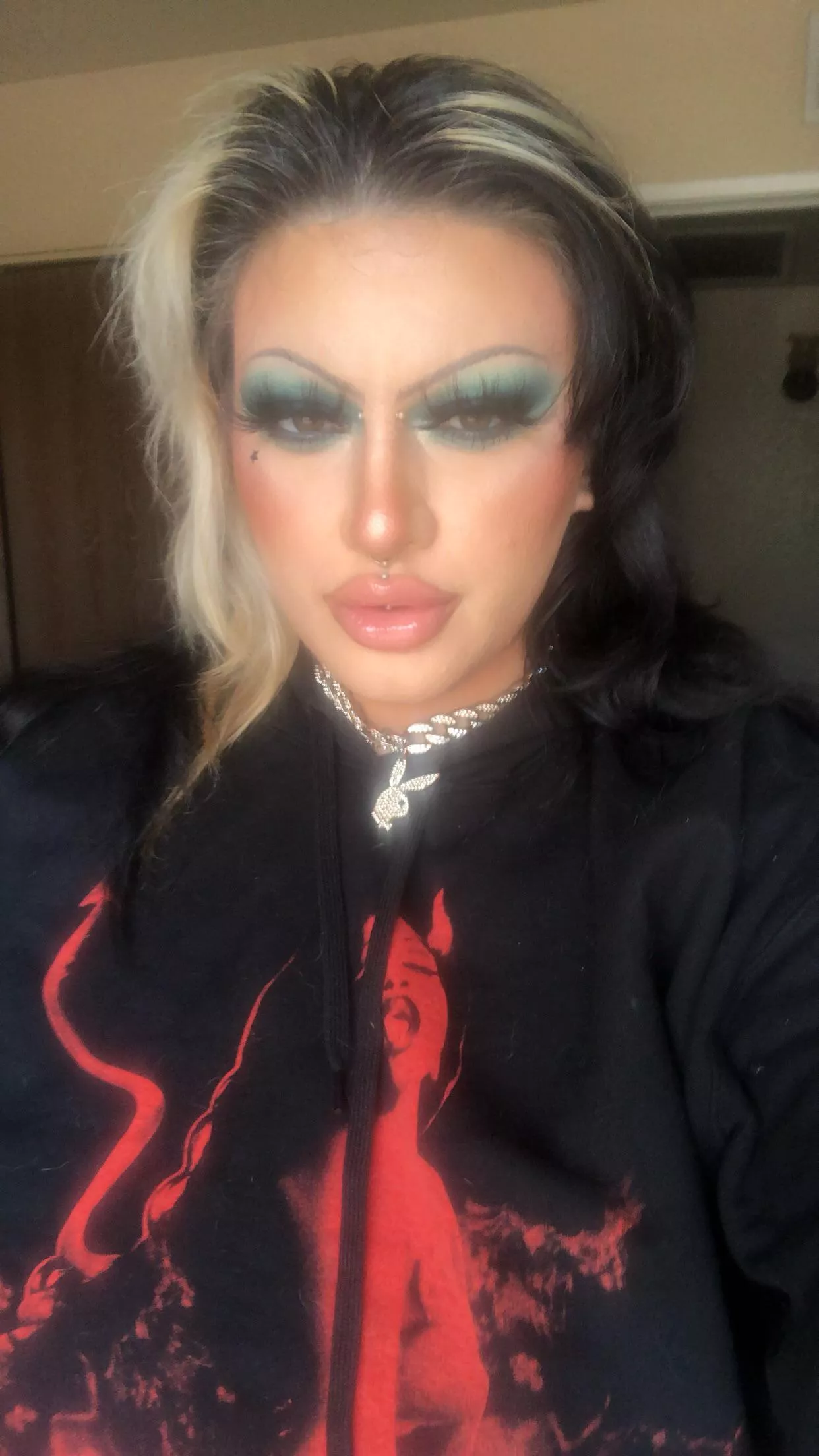 I’m really sick, tell me I’m pretty 🥺