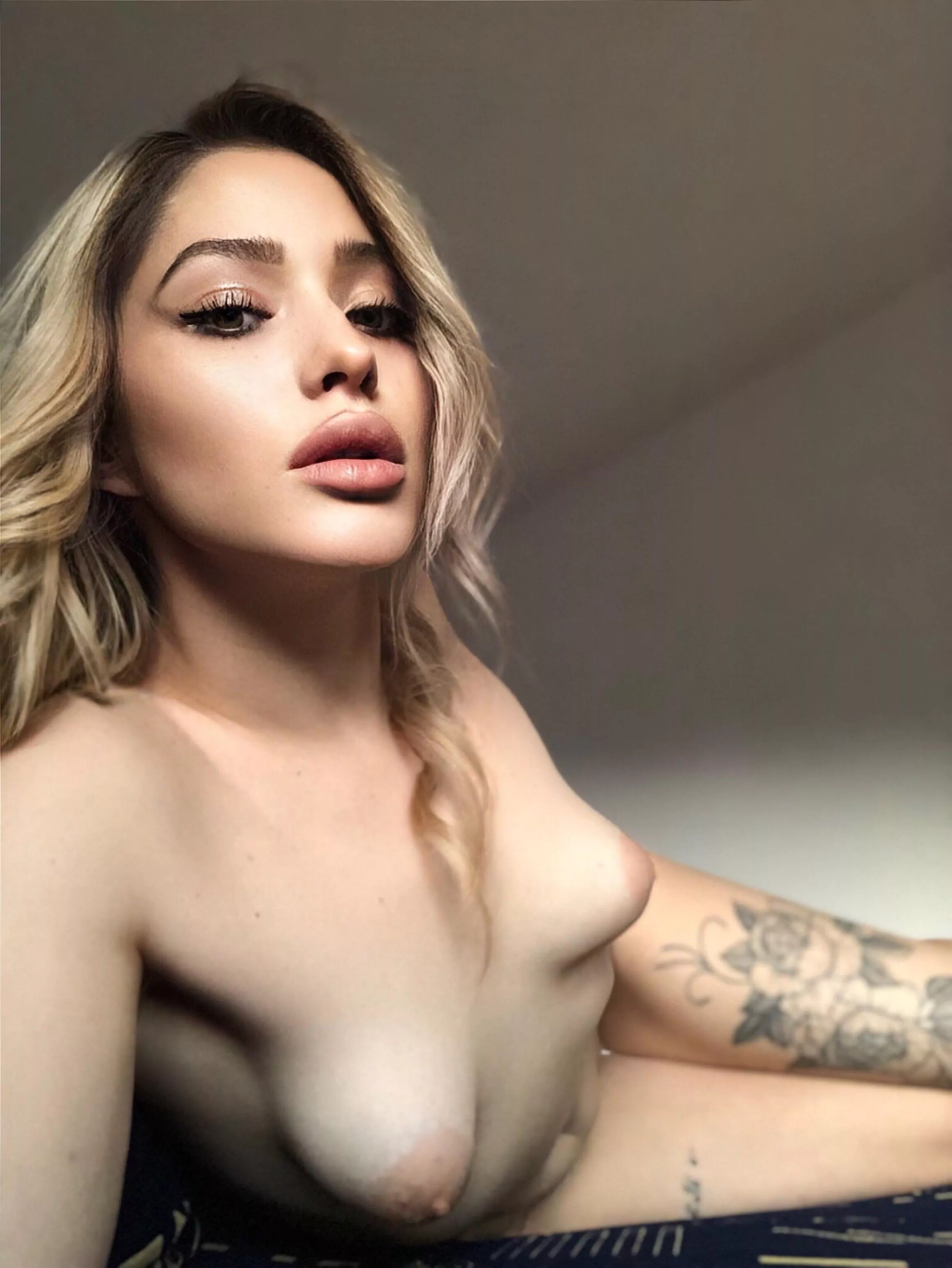 I'm Russian and Italian girlβ€οΈβπ₯20y,want play ?π€·πΌββοΈπ¦π I'm Russian and Italian girlβ€οΈβπ₯20y,want play ?π€·πΌββοΈπ¦π