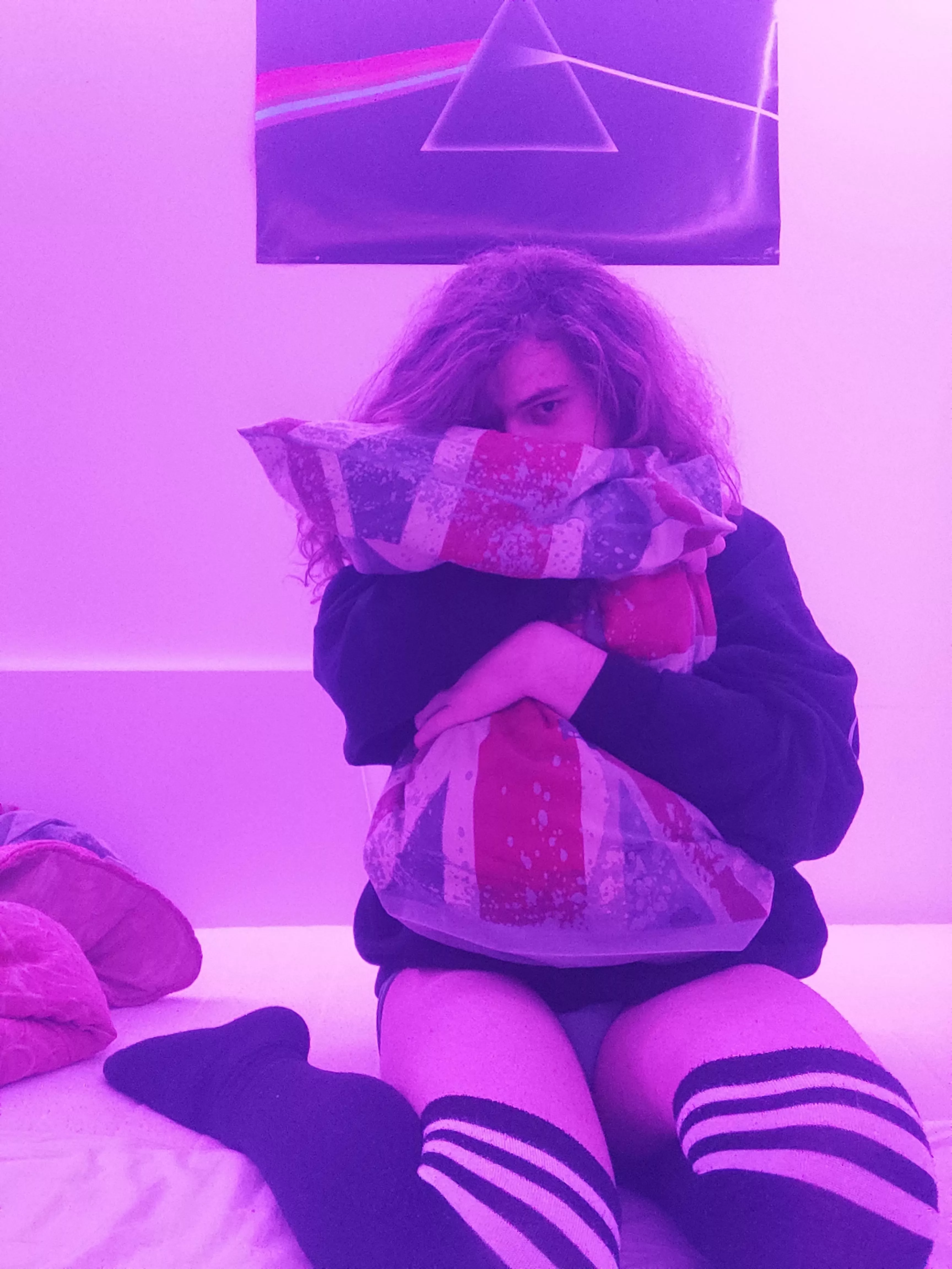 im scared when i sleep alone 😣