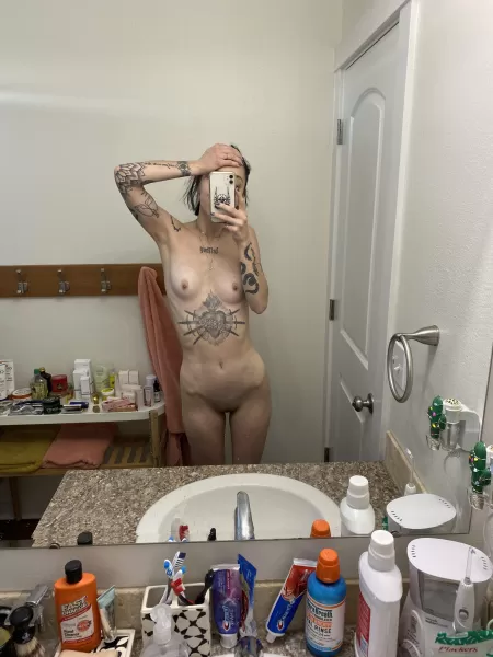 Iβm self conscious about my hips. But I donβt care right now Iβm horny. (F23) Iβm self conscious about my hips. But I donβt care right now Iβm horny. (F23)
