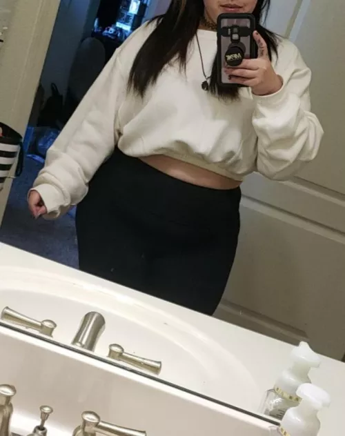 Im self-conscious about my body and for the 1st time ever Im going out in public with a top that shows my belly🙈 thoughts? Should I change? Im self-conscious about my body and for the 1st time ever Im going out in public with a top that shows my belly🙈 thoughts? Should I change?