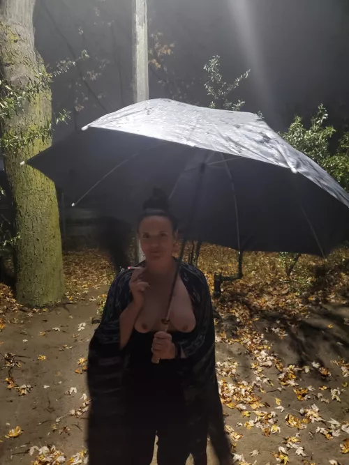 I'm smoking in the rain ๐ถ๐ถ