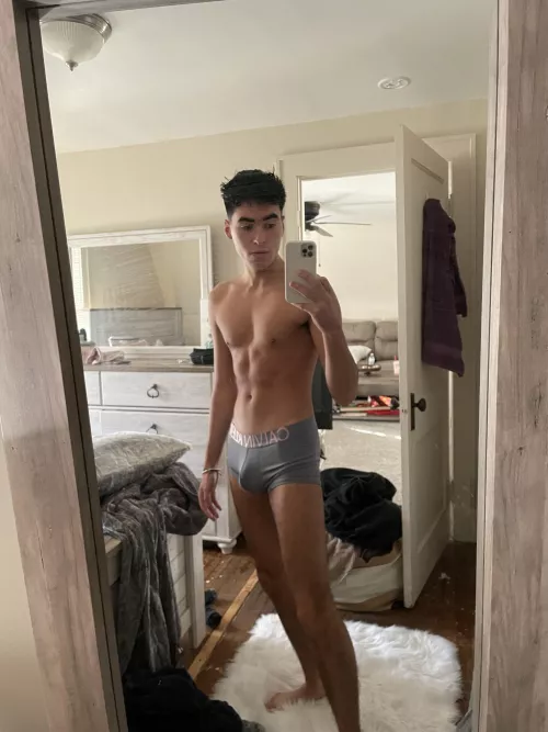 iβm so bored rn DM meπ